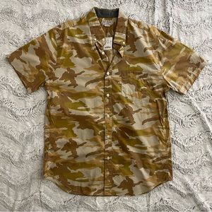 J Crew Men’s Button Down Short Sleeve Sand Camo Shirt, Medium